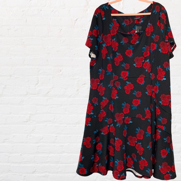 Lane Bryant Dresses & Skirts - NWT Lane Bryant Floral Print Scuba Dress